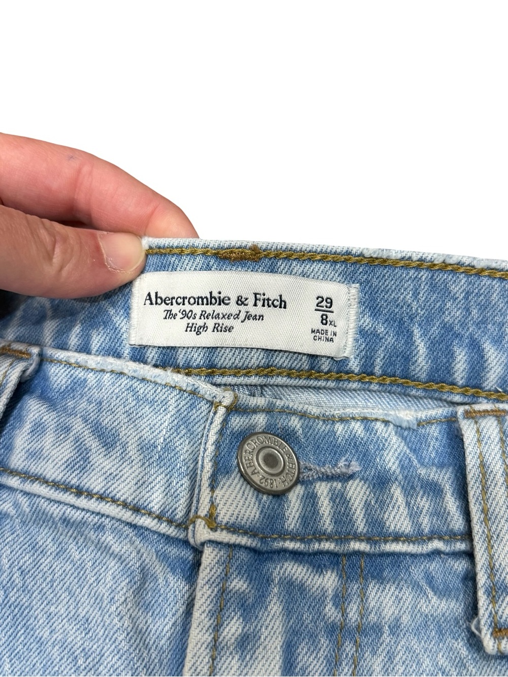 ๐ Abercrombieโ & Fitch The '90s Relaxed Jean High Rise Light Wash Size 29 XL - Picture 3 of 11